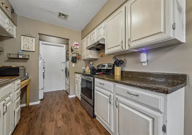 Photo 4 of Single family home for sale at 8005 Wilshire Hills Dr, Oklahoma City, OK 73132 | MLS# 1241466 | Listing updated on 2026-09-19