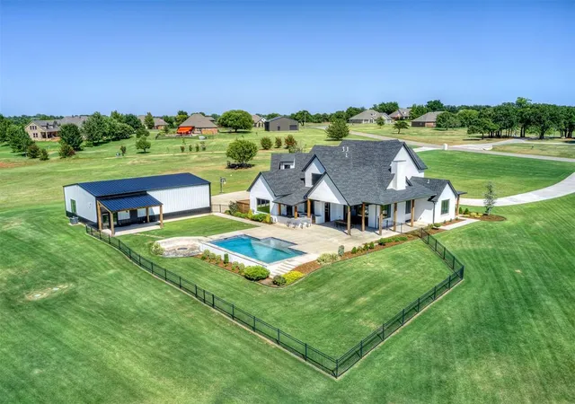 2nd image of 2263 W Lake Dr, Blanchard, OK 73010 | MLS# 1241469