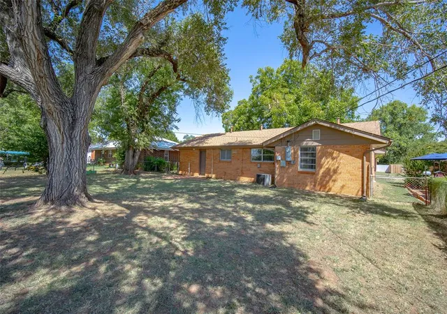 Photo 3 of Sale Pending at 403 Garrett Ave, Lindsay, OK 73052 | MLS# 1241471 | Listing updated on 2026-10-02