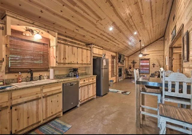 4th image of 35 Triggerfish Rd, Broken Bow, OK 74728 | MLS# 1241472