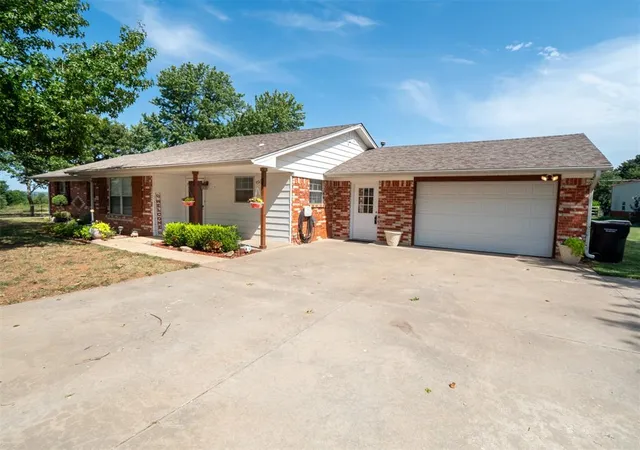 image of 34210 Independence St, Shawnee, OK 74804 | MLS# 1241477