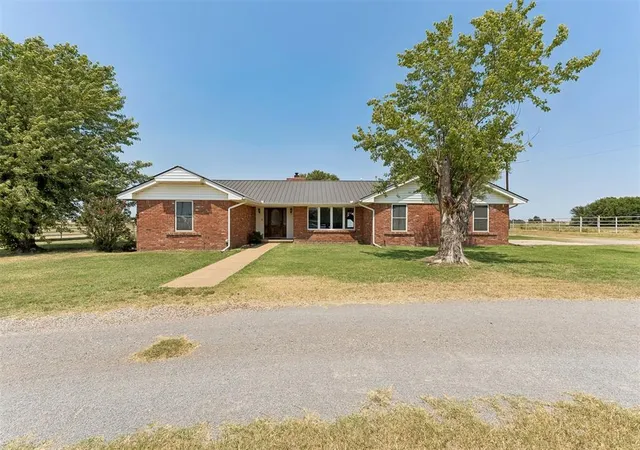 1st image of 258400 E 805 Road, Watonga, OK 73772 | MLS# 1241479