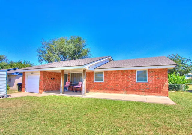 Photo 1 of Sale Pending at 927 Sw 1st Street, Moore, OK 73160 | MLS# 1241514 | Listing updated on 2026-09-06