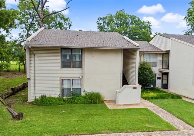 image of 833 Cardinal Creek Blvd #C, Norman, OK 73072 | MLS# 1241516