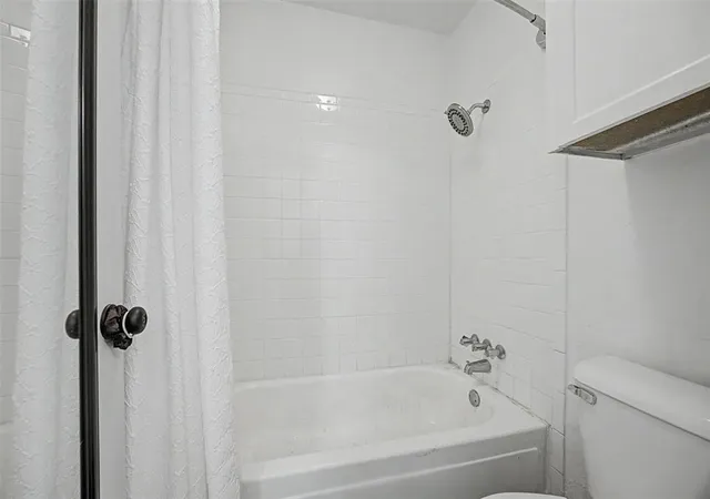 image of 833 Cardinal Creek Blvd, Norman, OK 73072
