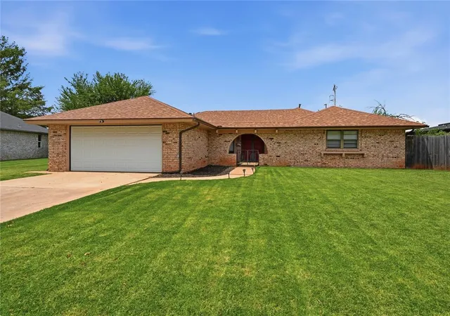 Photo 1 of Single family home for sale at 11917 Camelot Pl, Oklahoma City, OK 73120 | MLS# 1241517 | Listing updated on 2026-08-27