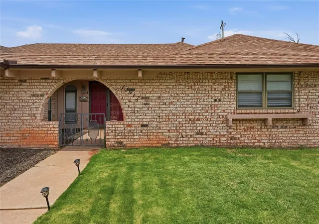 Photo 3 of Single family home for sale at 11917 Camelot Pl, Oklahoma City, OK 73120 | MLS# 1241517 | Listing updated on 2026-08-27