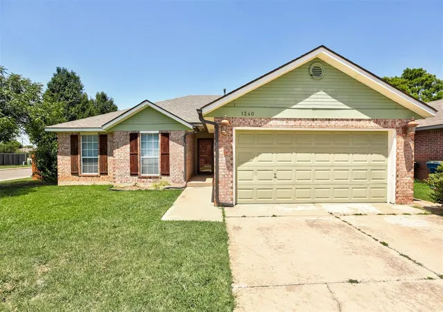 Photo 3 of Single family home for sale at 1240 Capitol Dr, Edmond, OK 73003 | MLS# 1241521 | Listing updated on 2026-09-19
