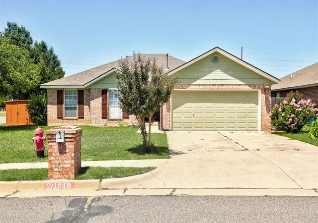 Photo 3 of Single family home for sale at 1240 Capitol Dr, Edmond, OK 73003 | MLS# 1241521 | Listing updated on 2026-09-19