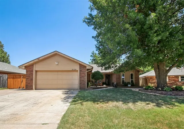 image of 2120 Everglade Ct, Yukon, OK 73099 | MLS# 1241530