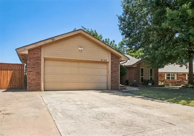 image of 2120 Everglade Ct, Yukon, OK 73099 | MLS# 1241530