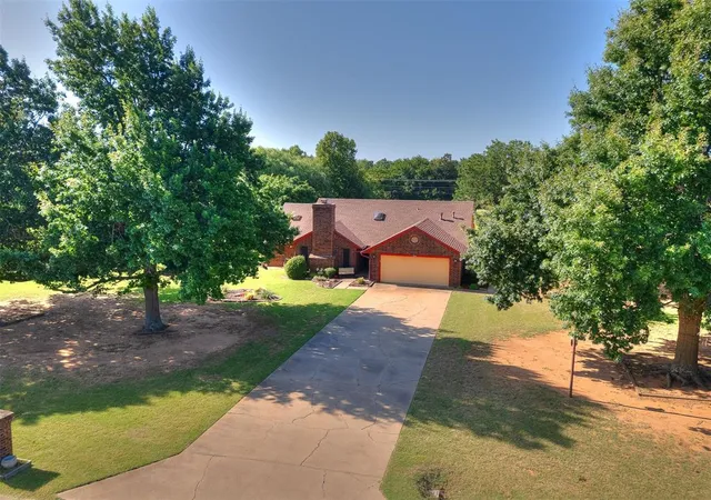 Photo 3 of Single family home for sale at 2201 Dena Dr, Guthrie, OK 73044 | MLS# 1241535 | Listing updated on 2026-09-18
