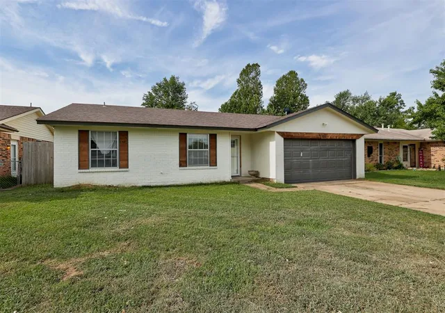 2nd image of 9616 Ne 3rd Pl, Oklahoma City, OK 73130 | MLS# 1241539