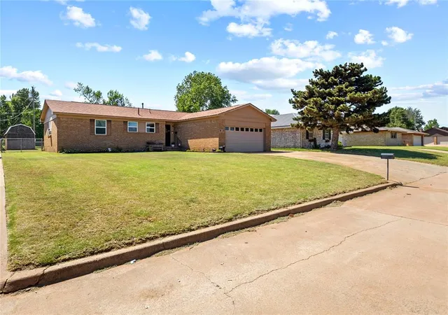 2nd image of 819 N Brewer Ave, Hydro, OK 73048 | MLS# 1241548