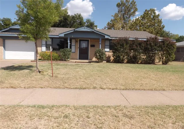Photo 2 of Single family home for sale at 1908 N Robin St, Altus, OK 73521 | MLS# 1241562 | Listing updated on 2026-08-26