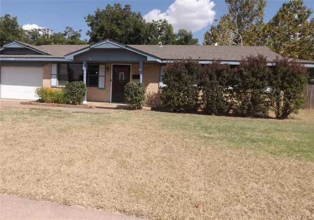 Photo 3 of Sale Pending at 1908 N Robin St, Altus, OK 73521 | MLS# 1241562 | Listing updated on 2026-10-12