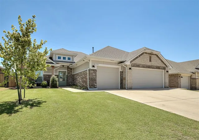 2nd image of 2916 Se 24th St, Moore, OK 73160 | MLS# 1241595