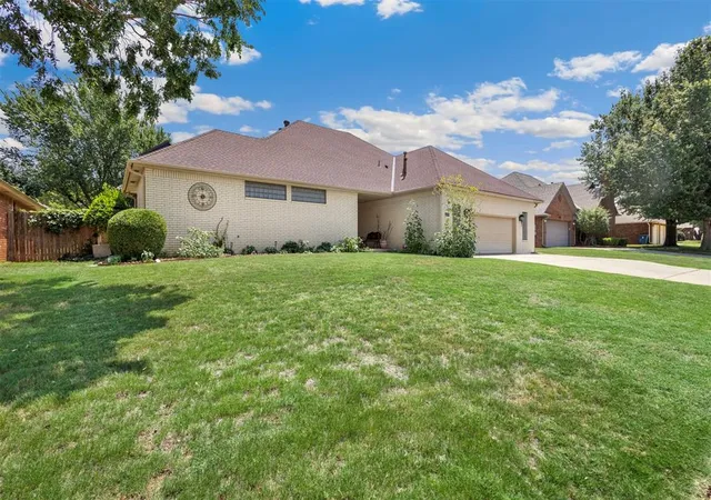 4th image of 812 Julies Trl, Edmond, OK 73012 | MLS# 1241596