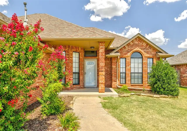 2nd image of 551 W Geronimo Court Wy, Mustang, OK 73064 | MLS# 1241598