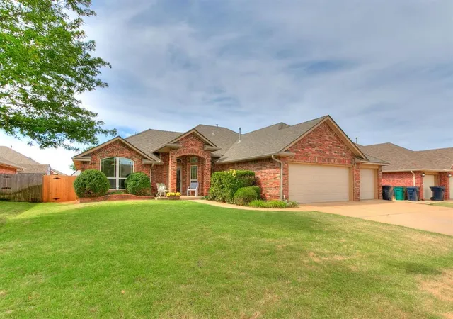 3rd image of 10628 Nw 39Th St, Yukon, OK 73099 | MLS# 1241601