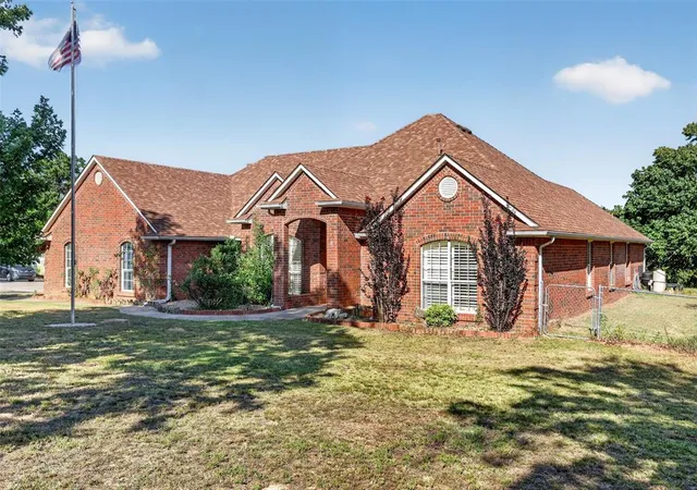 Photo 4 of Single family home for sale at 329833 E Highway 66, Wellston, OK 74881 | MLS# 1241607 | Listing updated on 2026-08-27