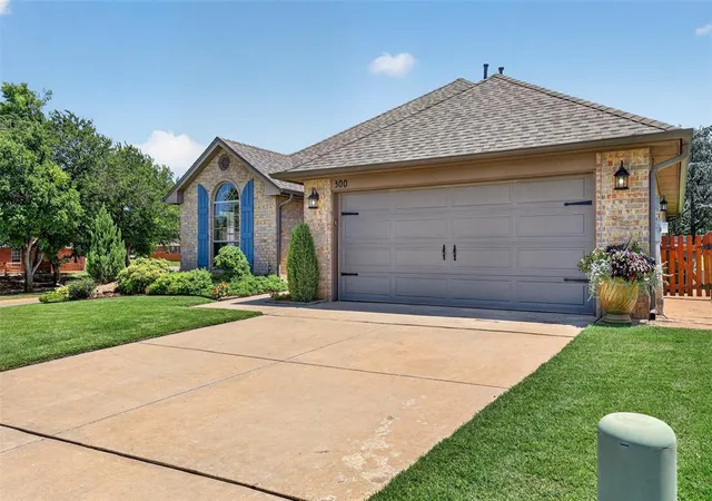 Photo 3 of Sale Pending at 300 Crossland Ct, Edmond, OK 73003 | MLS# 1241611 | Listing updated on 2026-08-10