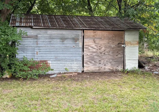 3rd image of 106 S 4Th Ave, Stroud, OK 74079 | MLS# 1241618