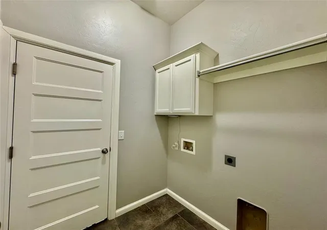 image of 1001 Merlin Dr Dr, Norman, OK 73072