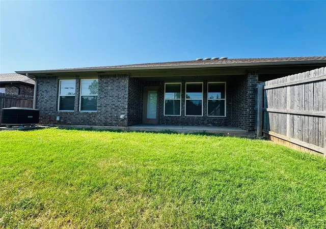 image of 1001 Merlin Dr Dr, Norman, OK 73072