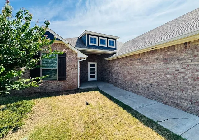 2nd image of 828 E Barajas Ter, Mustang, OK 73064 | MLS# 1241633