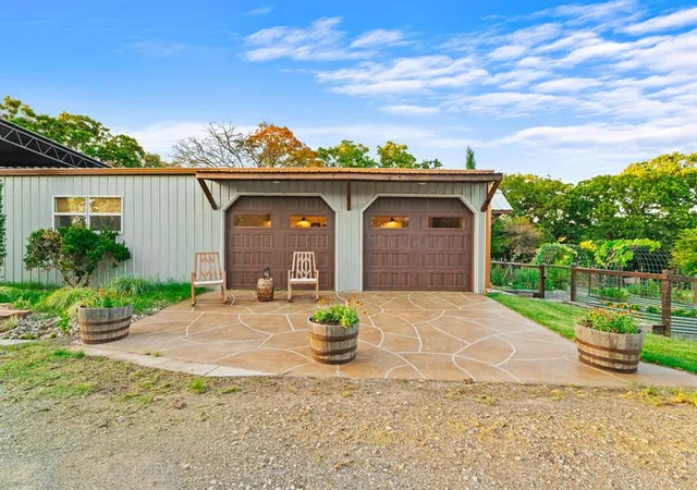 Photo 4 of Single family home for sale at 11600 E Coffee Crk Rd, Arcadia, OK 73007 | MLS# 1241634 | Listing updated on 2026-08-12