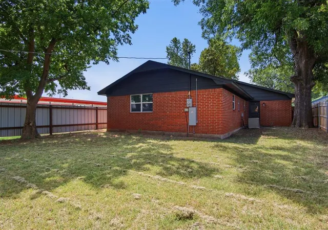 34th image of 420 W Minnesota Ave, Chickasha, OK 73018 | MLS# 1241635