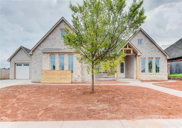 Photo 4 of Single family home for sale at 1913 Providence Dr, Norman, OK 73071 | MLS# 1241642 | Listing updated on 2026-10-07