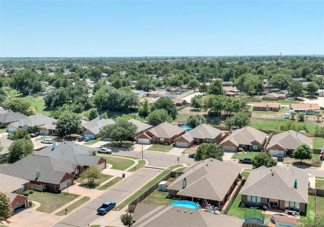 50th image of 825 Oak Creek Dr, Moore, OK 73160 | MLS# 1241651