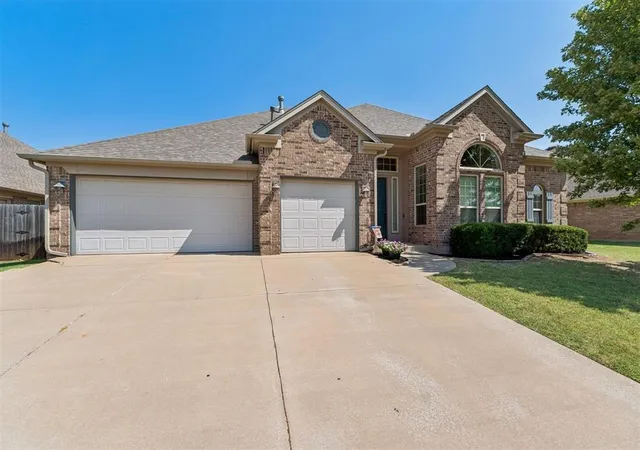 Photo 2 of Single family home for sale at 2417 Nw 180th Street, Edmond, OK 73012 | MLS# 1241653 | Listing updated on 2026-09-18