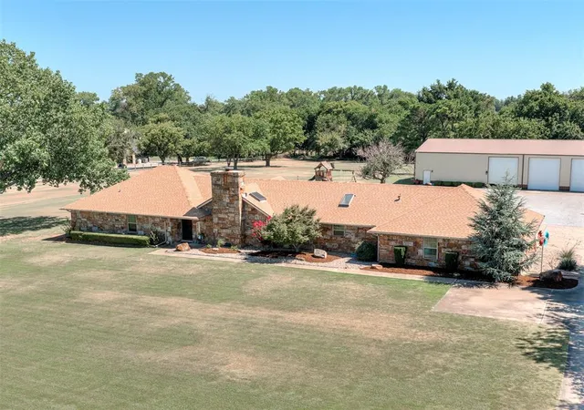Photo 1 of Single family home for sale at 4 Cedar Lake Ln, Washington, OK 73093 | MLS# 1241669 | Listing updated on 2026-07-28