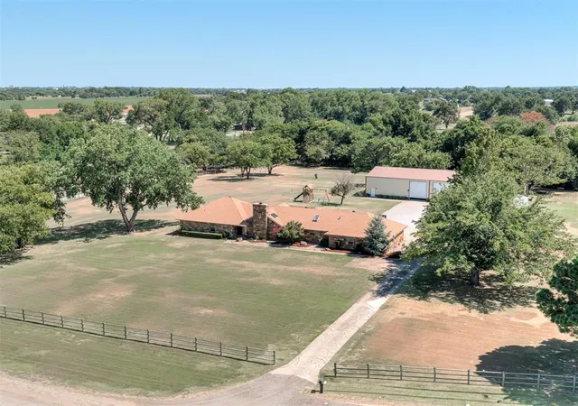 Photo 3 of Single family home for sale at 4 Cedar Lake Ln, Washington, OK 73093 | MLS# 1241669 | Listing updated on 2026-07-28