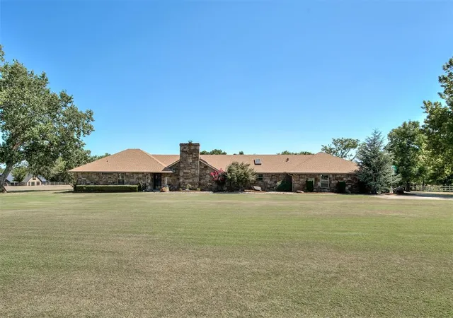 Photo 3 of Single family home for sale at 4 Cedar Lake Ln, Washington, OK 73093 | MLS# 1241669 | Listing updated on 2026-10-27