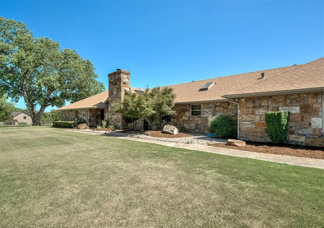 Photo 4 of Single family home for sale at 4 Cedar Lake Ln, Washington, OK 73093 | MLS# 1241669 | Listing updated on 2026-10-27