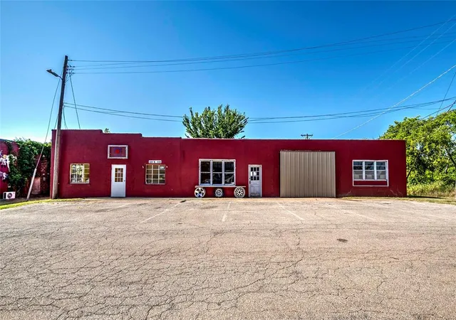 1st image of 109 W 11th St, Chandler, OK 74834 | MLS# 1241675