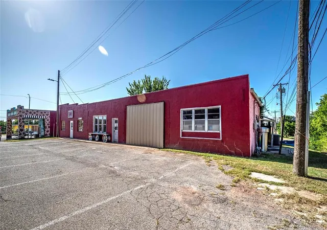2nd image of 109 W 11th St, Chandler, OK 74834 | MLS# 1241675