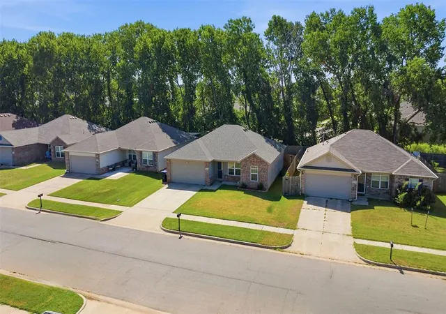 Photo 3 of Sale Pending at 1225 Ironstone Dr, Noble, OK 73068 | MLS# 1241689 | Listing updated on 2026-09-01