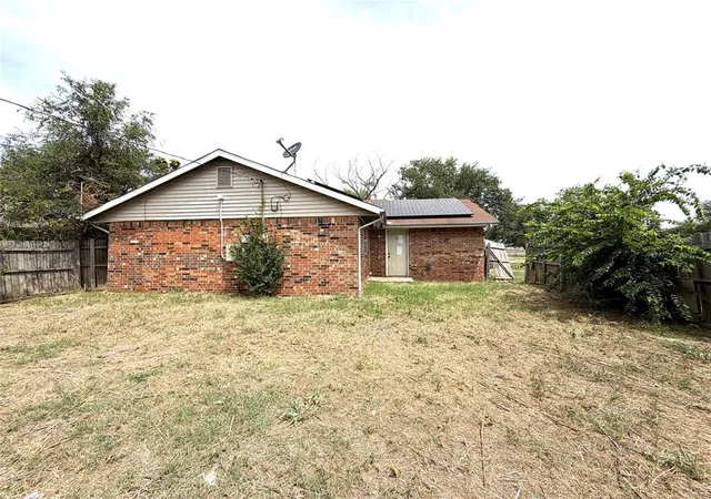 Photo 3 of Sale Pending at 1819 W Midland St, Shawnee, OK 74804 | MLS# 1241702 | Listing updated on 2026-08-19