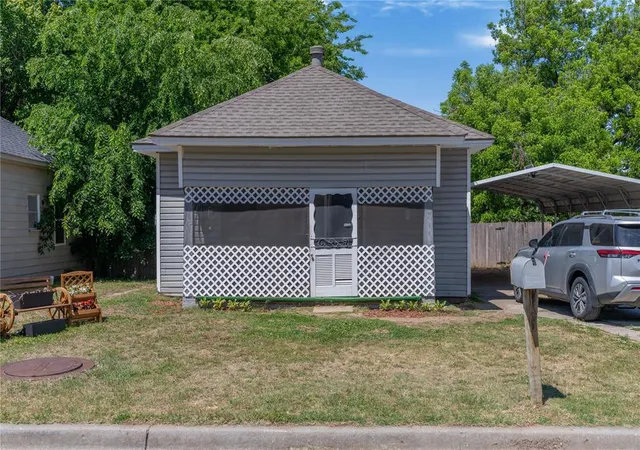 2nd image of 526 S Reno Ave, El Reno, OK 73036 | MLS# 1241704