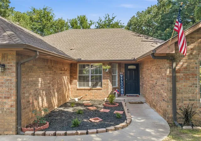 2nd image of 127 Tanglewood Dr, Pauls Valley, OK 73075 | MLS# 1241706
