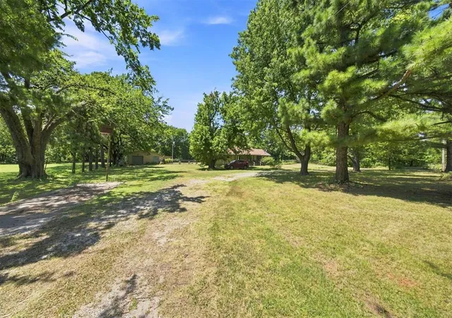 4th image of 662 S Range Rd, Mc Loud, OK 74851 | MLS# 1241710