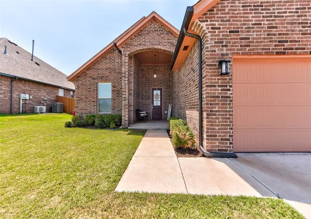2nd image of 9324 Sw 40th St, Oklahoma City, OK 73179 | MLS# 1241721