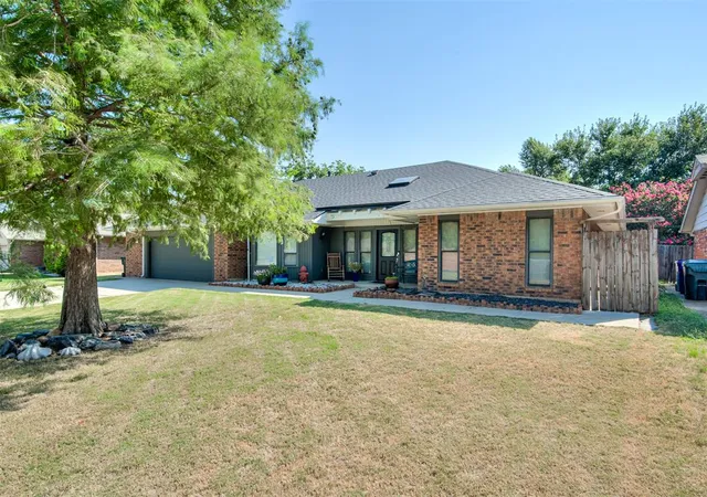 2nd image of 3100 N Meadowood Dr, Oklahoma City, OK 73110 | MLS# 1241732