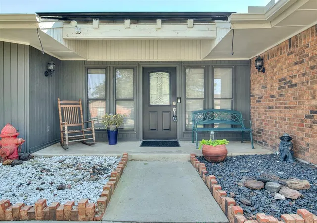 4th image of 3100 N Meadowood Dr, Oklahoma City, OK 73110 | MLS# 1241732