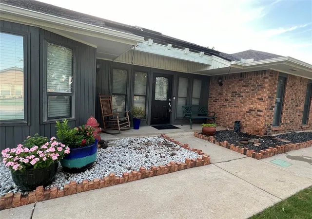 5th image of 3100 N Meadowood Dr, Oklahoma City, OK 73110 | MLS# 1241732